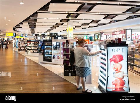 heathrow t3 duty free shopping.